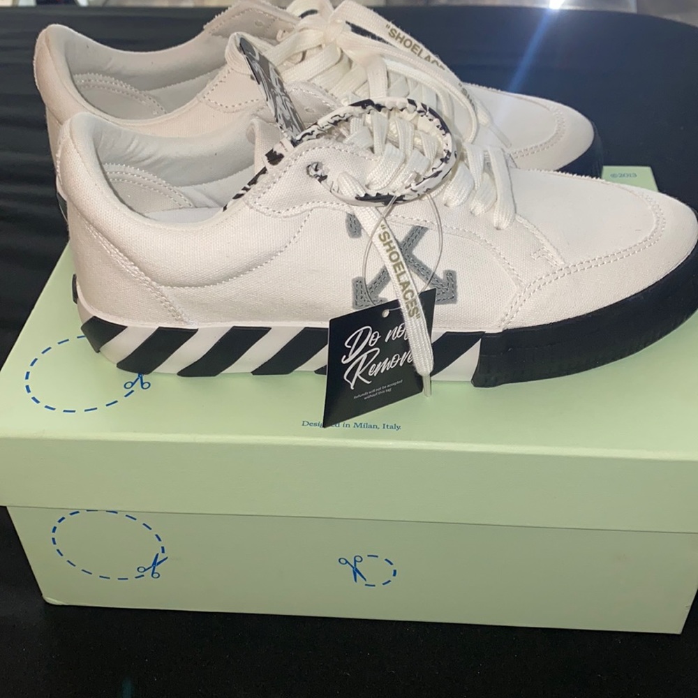 COPY - Brand New (never worn) Off-White Low Vulcanized Canvas Black/White